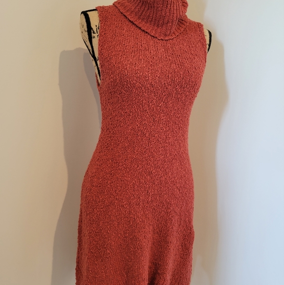 Guess Sleeveless Turtleneck knit Sweater - Picture 2 of 16